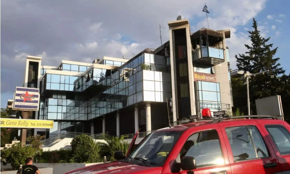 Εμπρηστική επίθεση στα γραφεία του Real Group - Βίντεο ντοκουμέντο με τις κινήσεις των δραστών